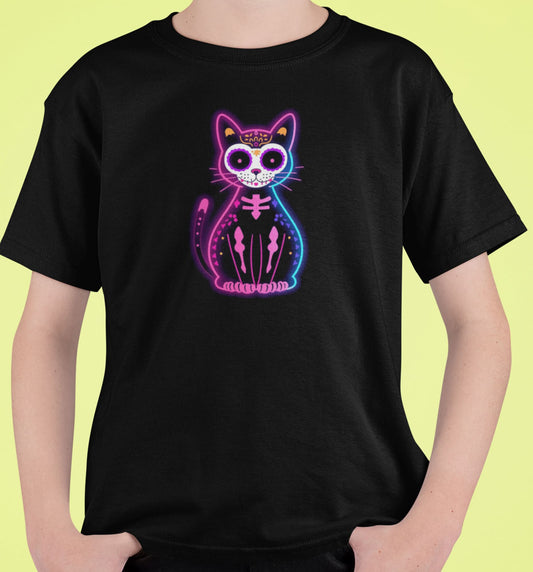 Close-up of Muertos Neon T-Shirt – abstract cat graphic with rounded lines and vibrant neon retrowave tones.