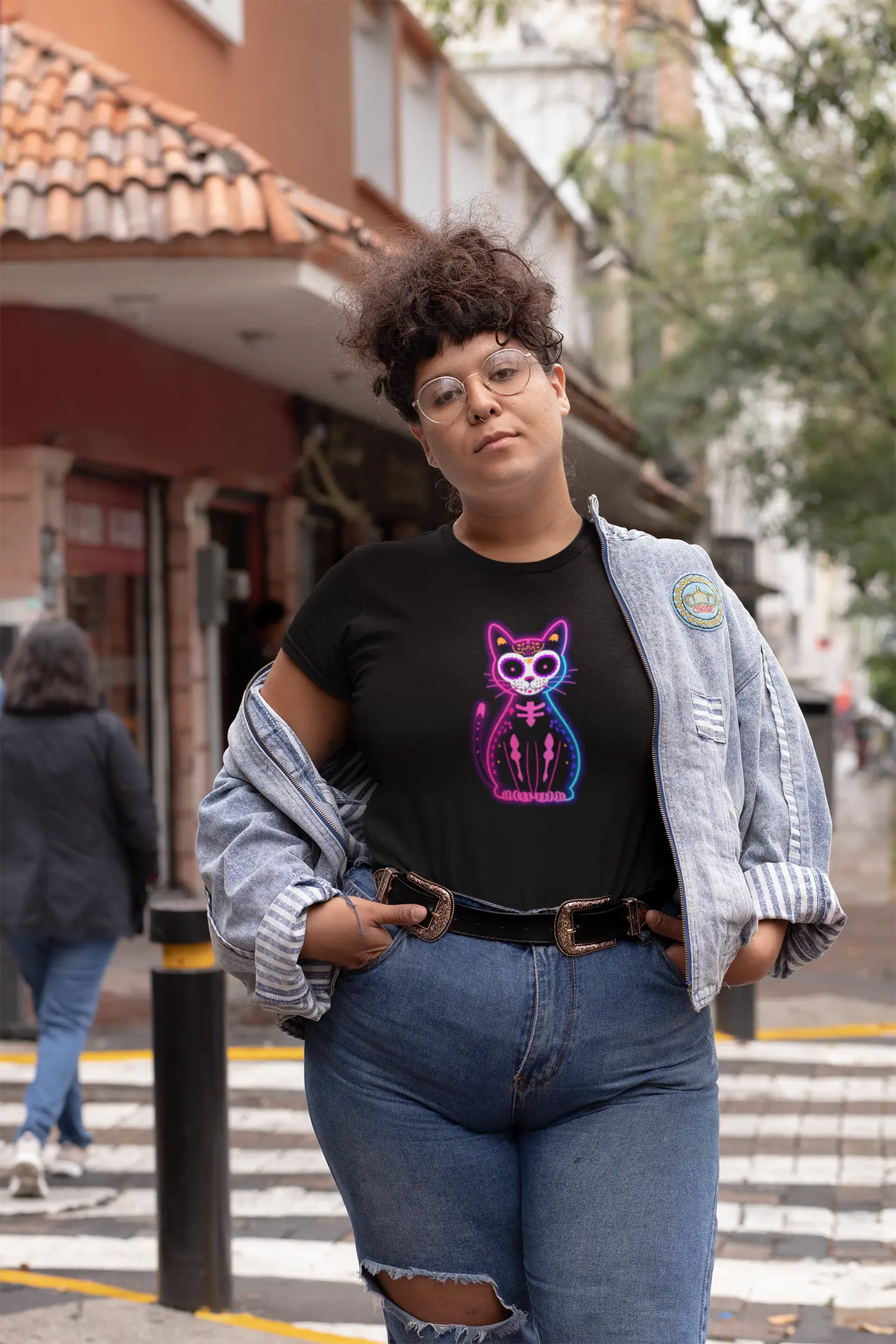 Muertos Neon – Vibrant Dia de los Muertos Cat T-Shirt (Unisex) Plus Felinamia